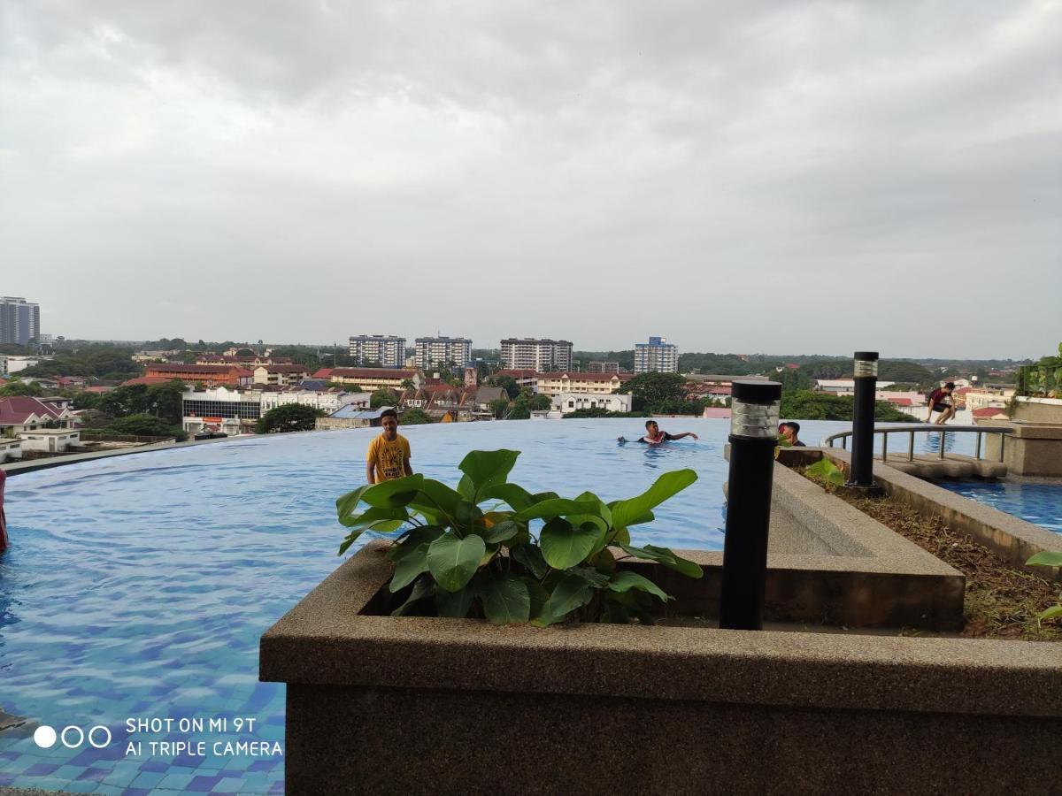 Dperdana -Dinies Pool,Wifi, Centre Of Kota Bharu, 4-5 Pax Exterior foto