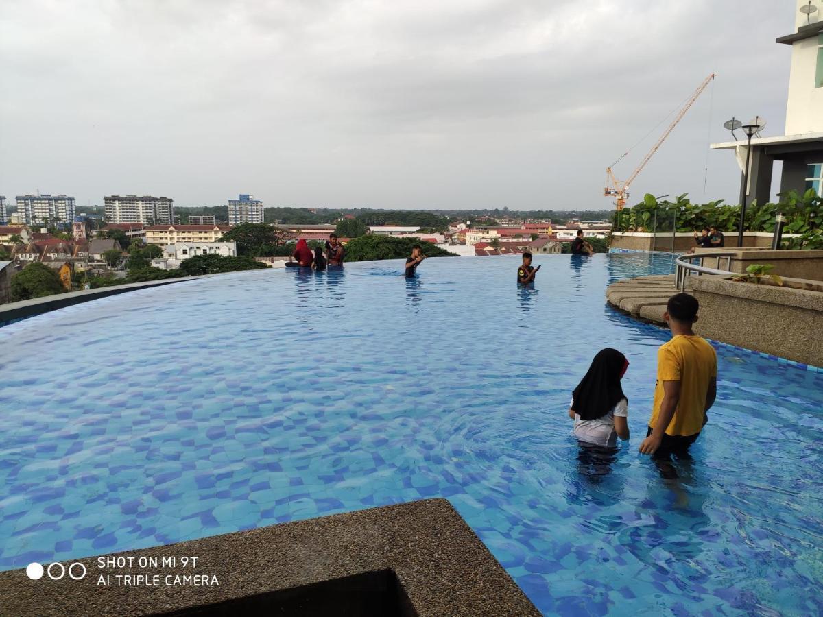 Dperdana -Dinies Pool,Wifi, Centre Of Kota Bharu, 4-5 Pax Exterior foto